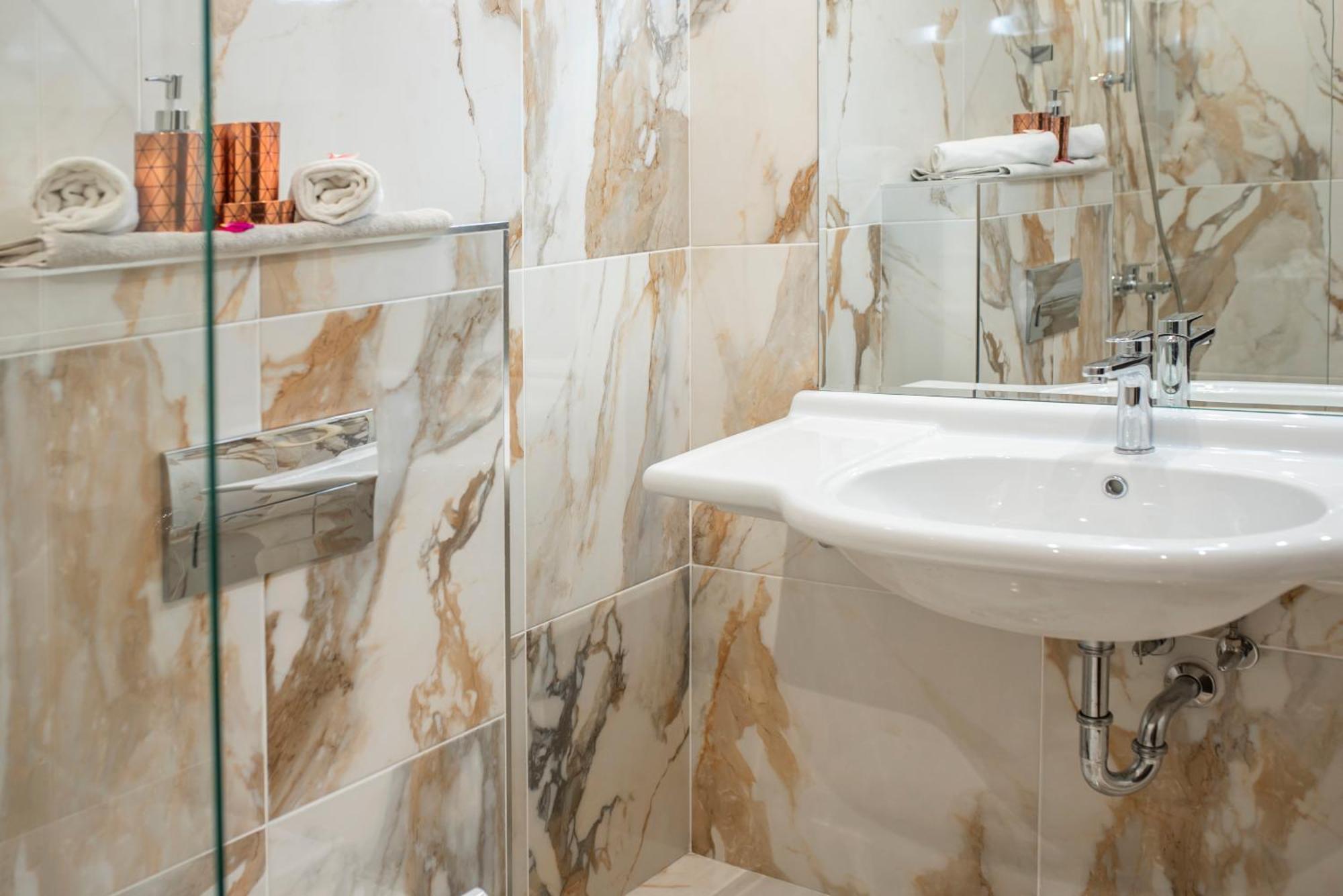 Enika Hotel Triawna Zewnętrze zdjęcie