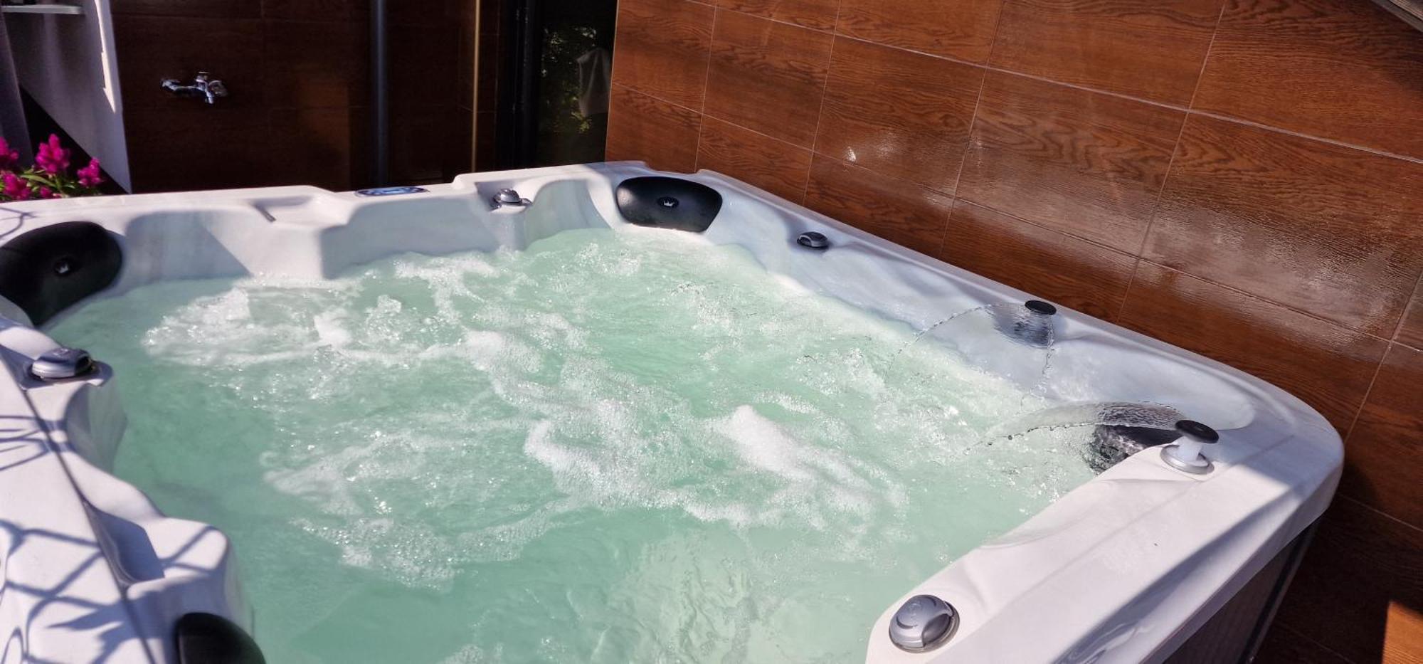 Enika Hotel Triawna Zewnętrze zdjęcie